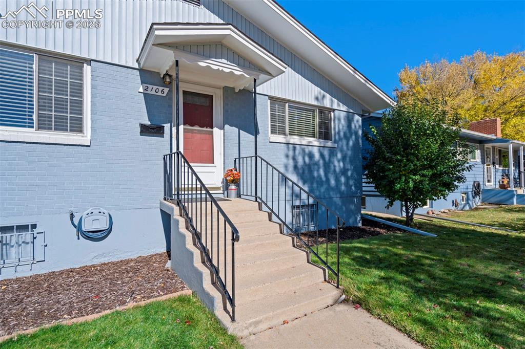 Image 3 of 49: Entry