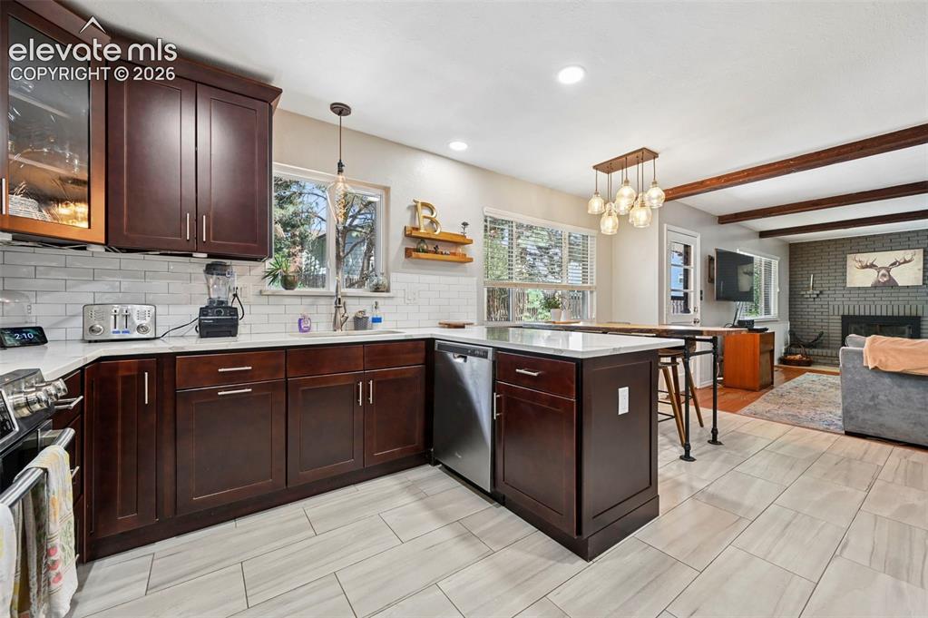 Image 14 of 33: Kitchen