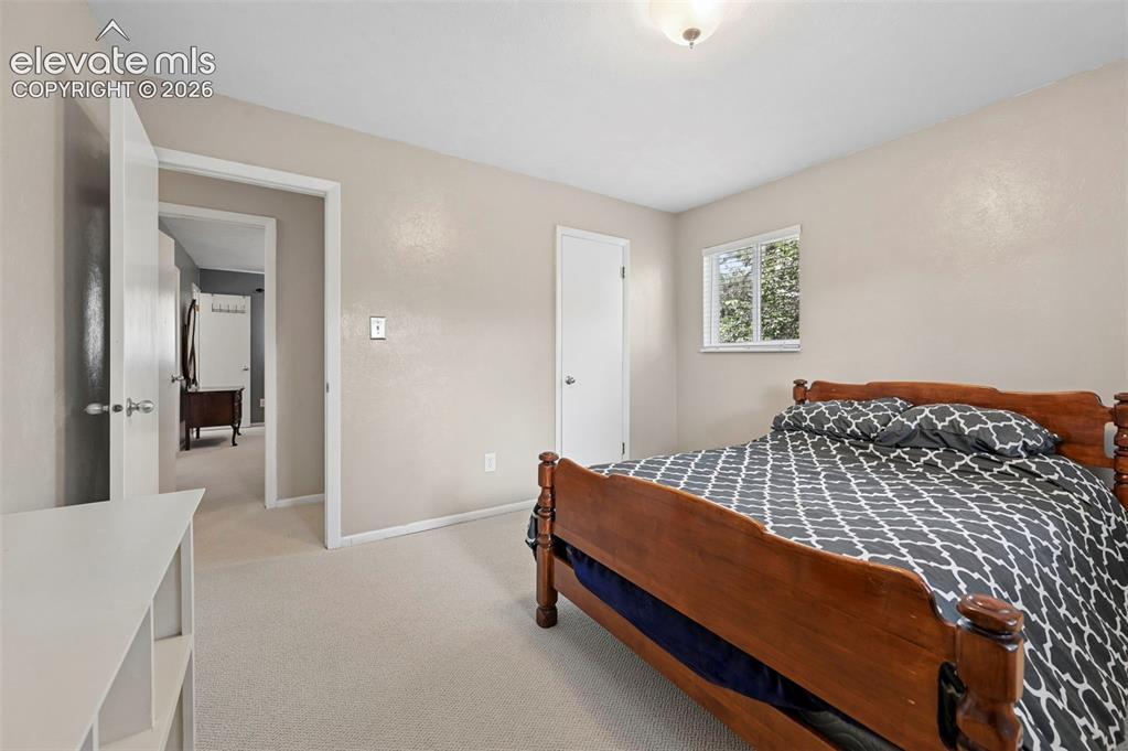 Image 19 of 33: Bedroom