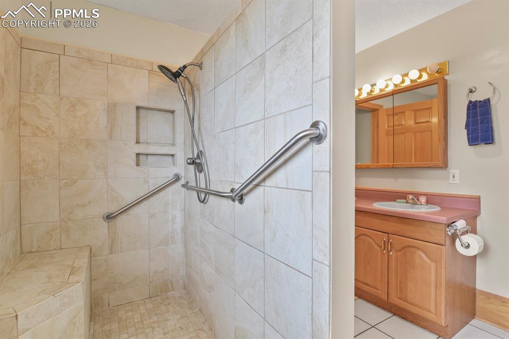 Image 20 of 37: Walk In Spa Shower in Master Bath