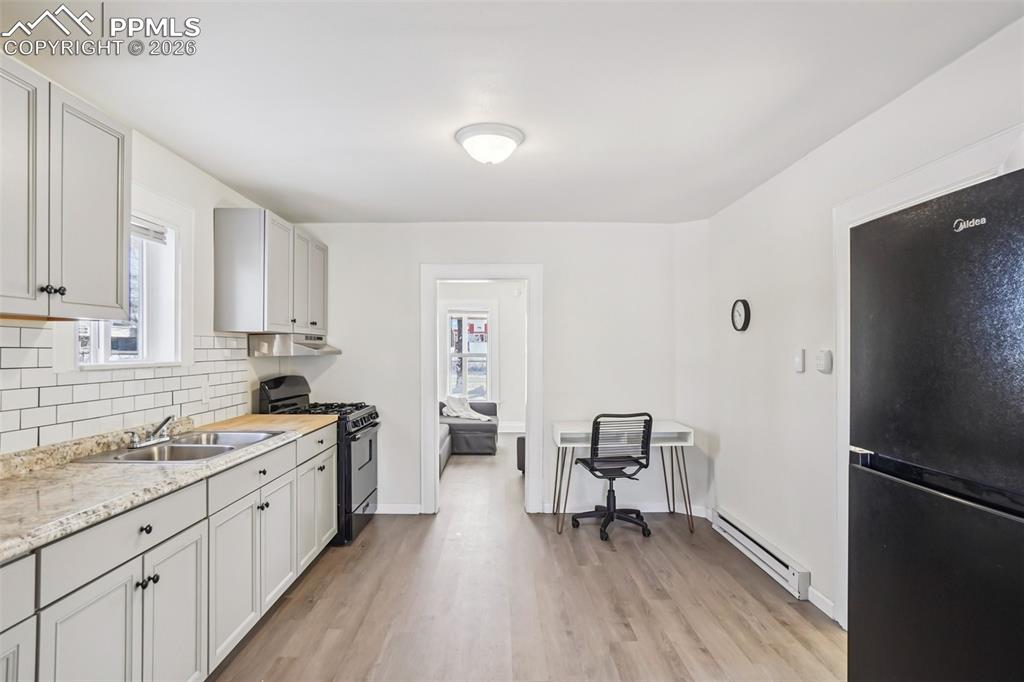 Image 14 of 42: Kitchen