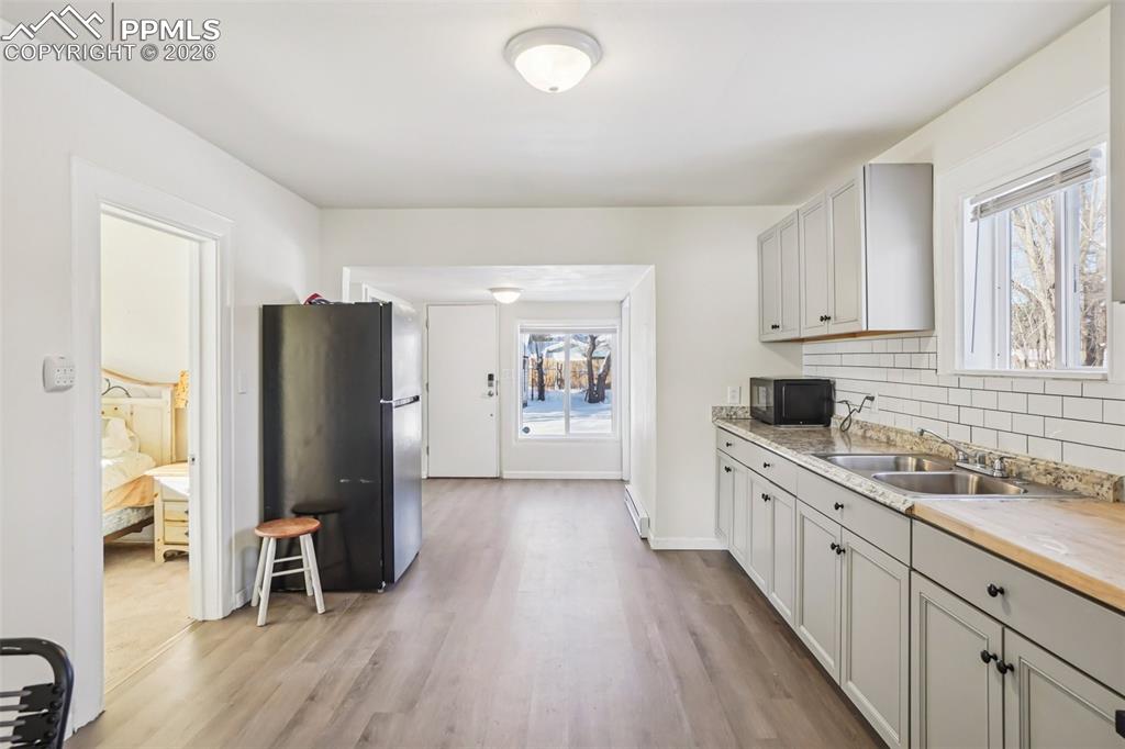 Image 16 of 42: Kitchen