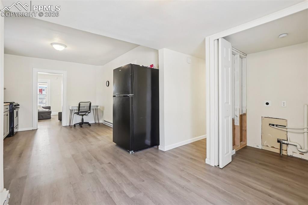 Image 23 of 42: Kitchen