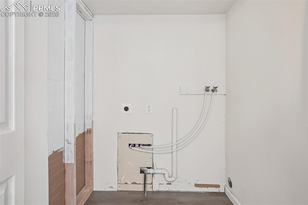 Image 25 of 42: Laundry