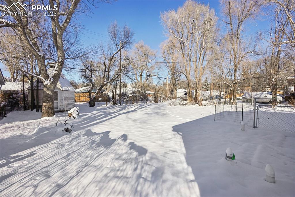 Image 27 of 42: Yard