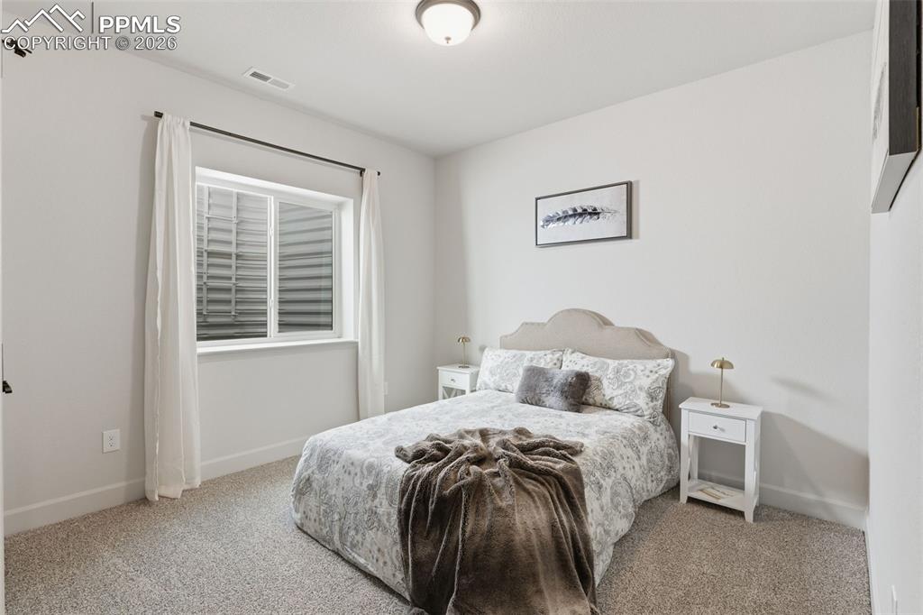 Image 32 of 45: Bathroom