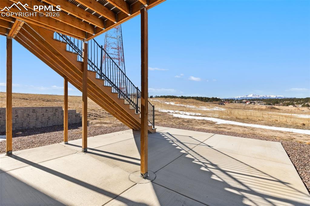 Image 33 of 45: Bedroom