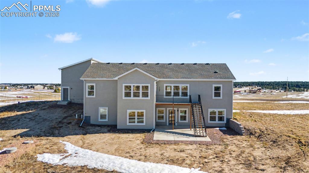 Image 35 of 45: Yard