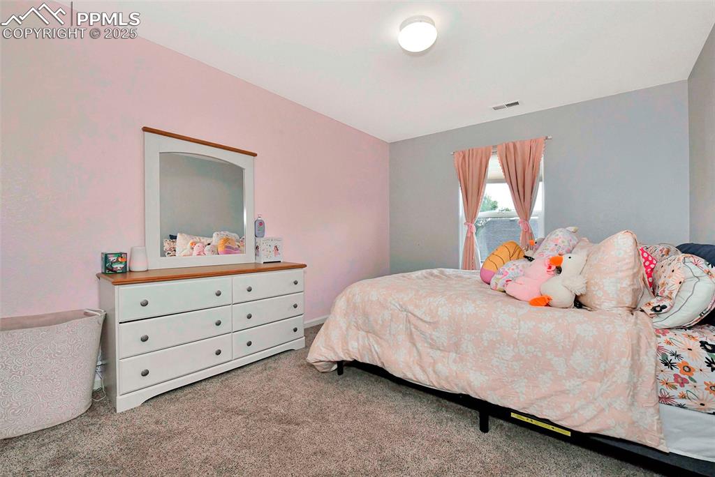 Image 19 of 28: Large 2nd bedroom