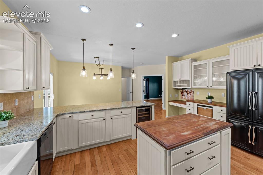 Image 10 of 50: Oversized Entertainer’s Kitchen