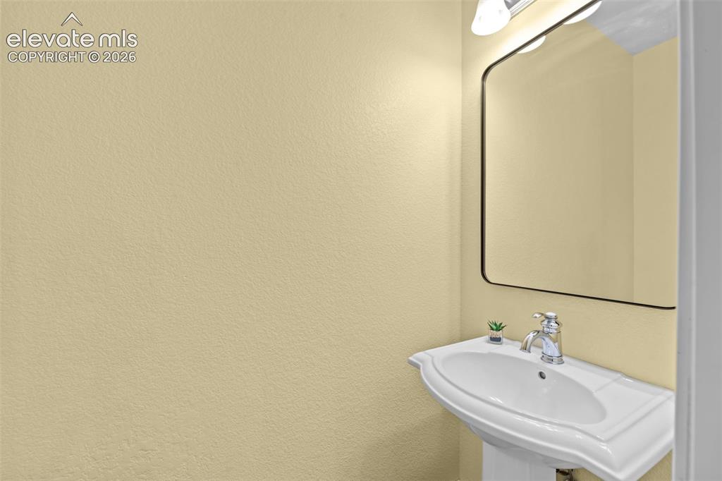Image 20 of 50: Main Level Powder Bath