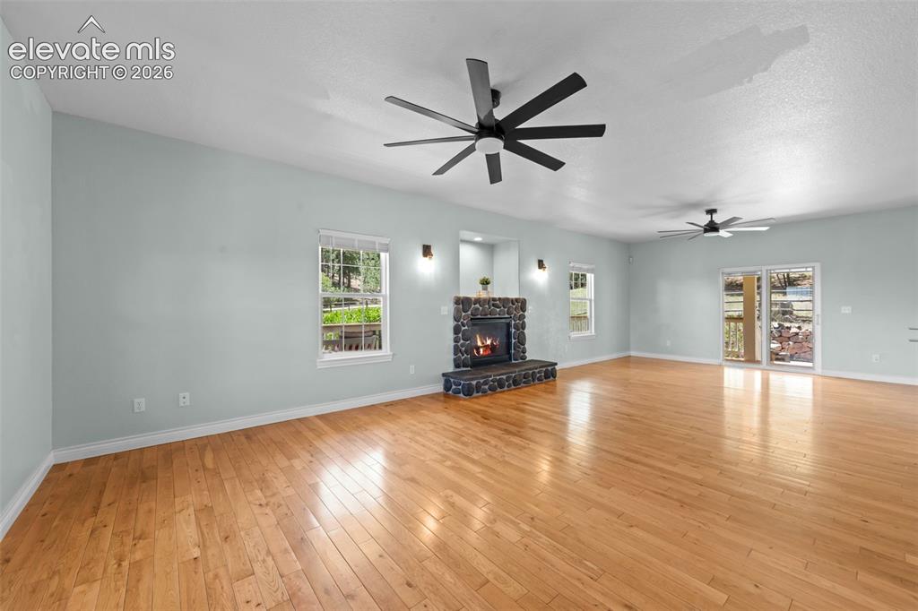 Image 6 of 50: Vaulted Great Room