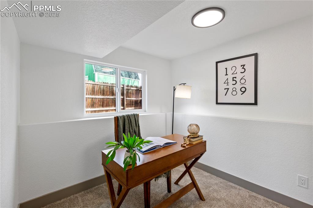 Image 14 of 26: Office