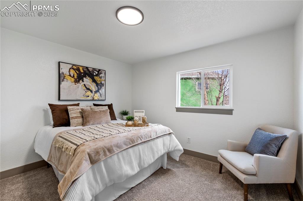 Image 17 of 26: Bedroom