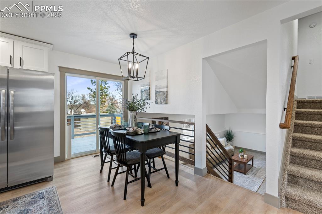 Image 7 of 26: Dining Area