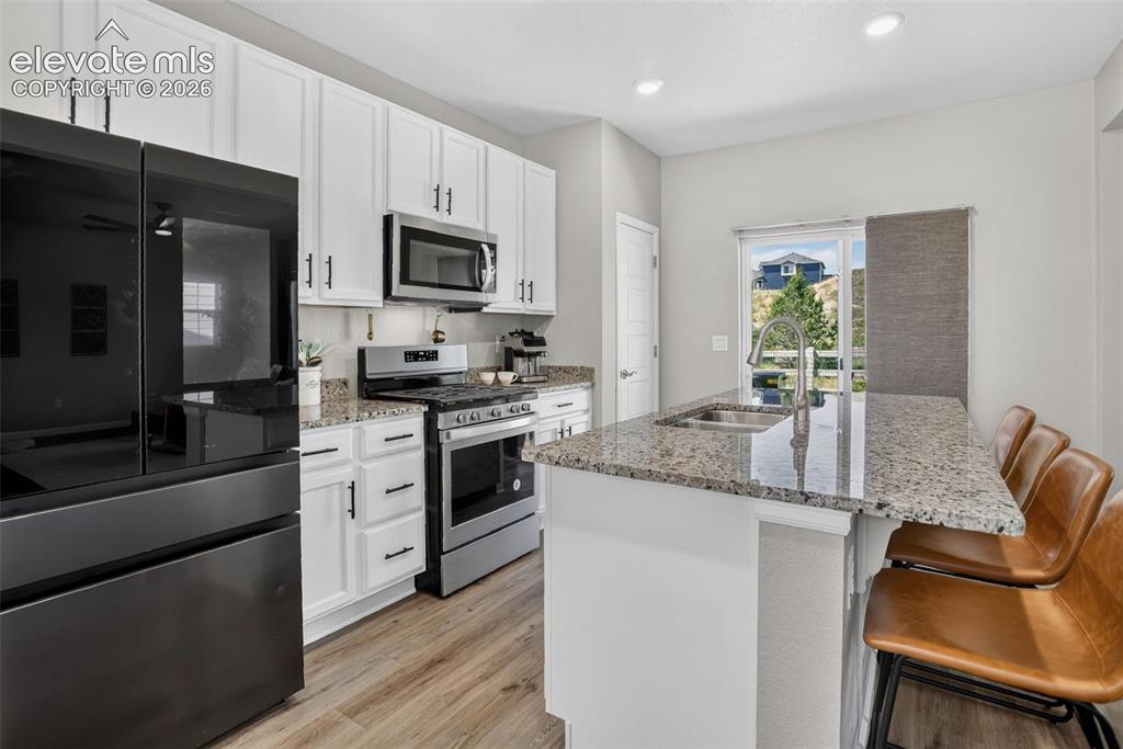 Image 14 of 44: Kitchen