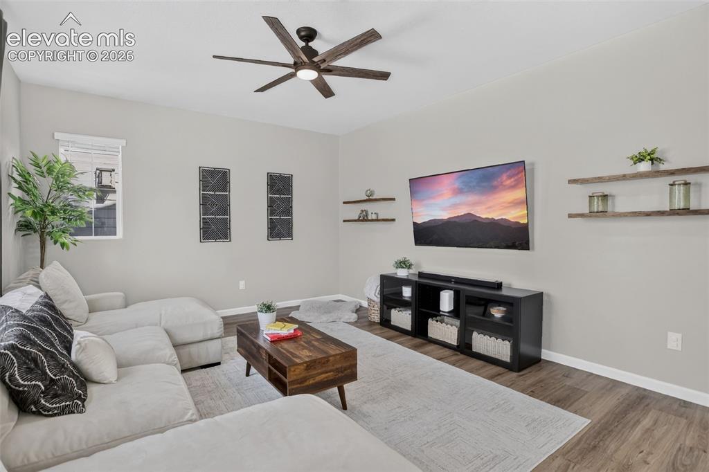 Image 17 of 44: Living Room