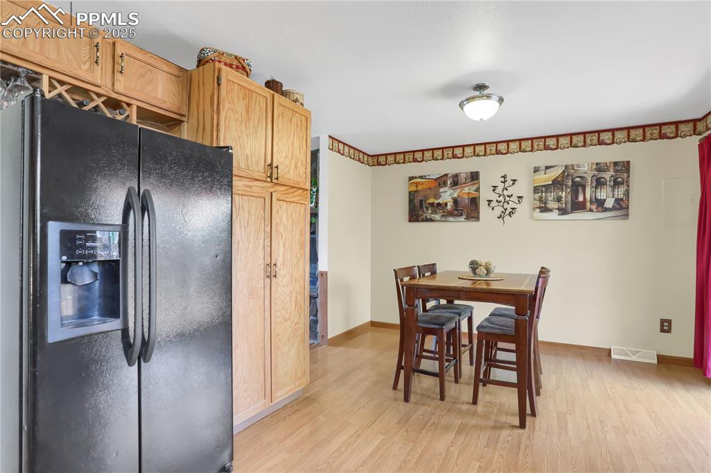 Image 10 of 34: Kitchen