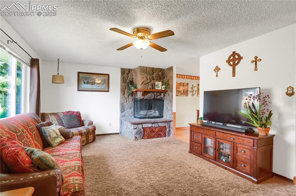 Image 14 of 34: Living Room