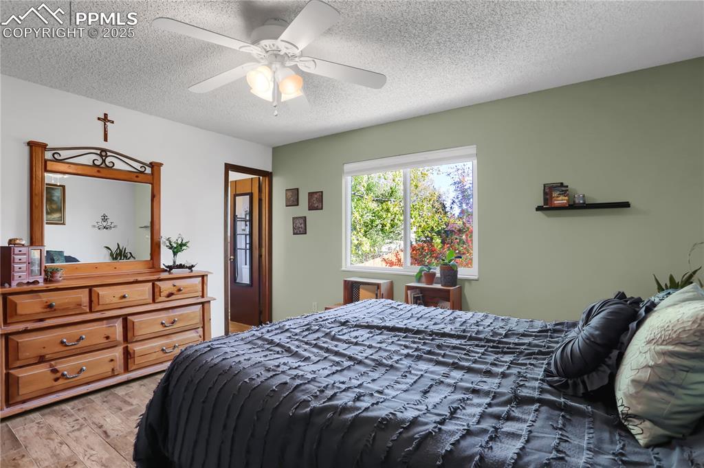 Image 18 of 34: Bedroom