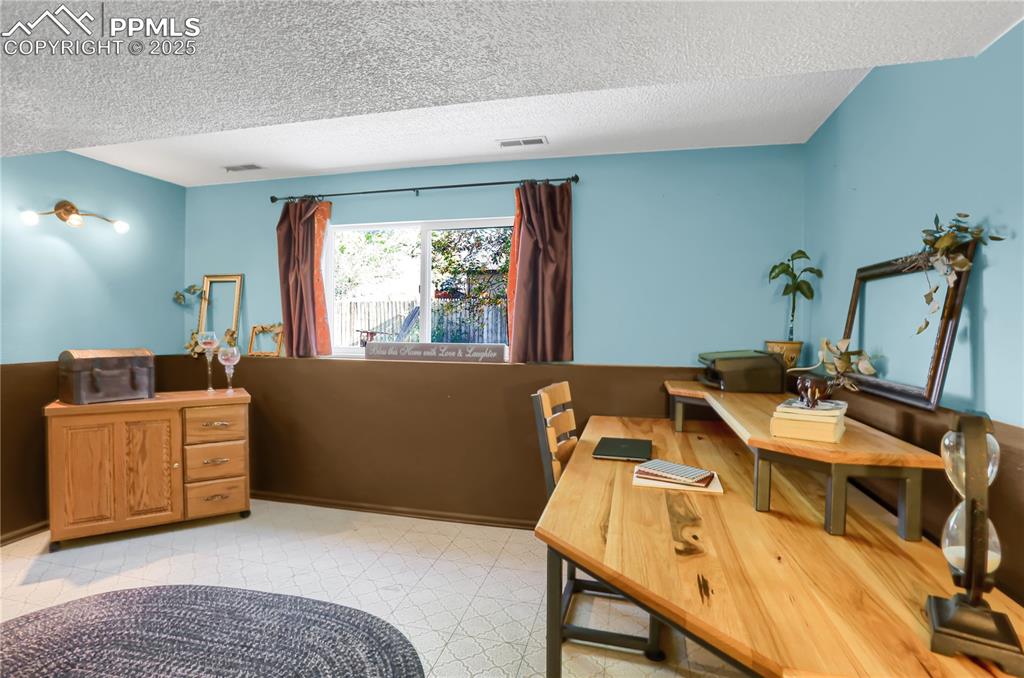 Image 24 of 34: Office