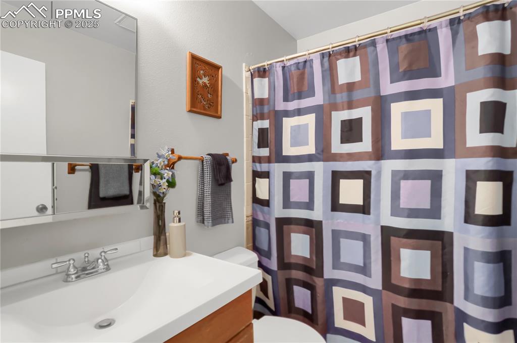 Image 27 of 34: Bathroom