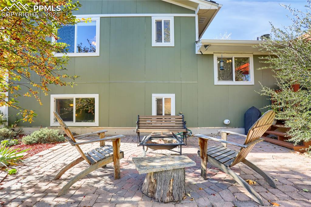 Image 31 of 34: Back of Structure