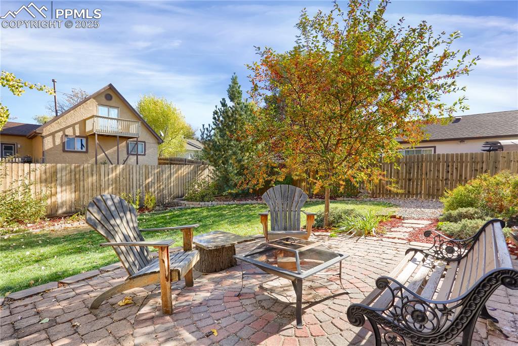 Image 6 of 34: Patio