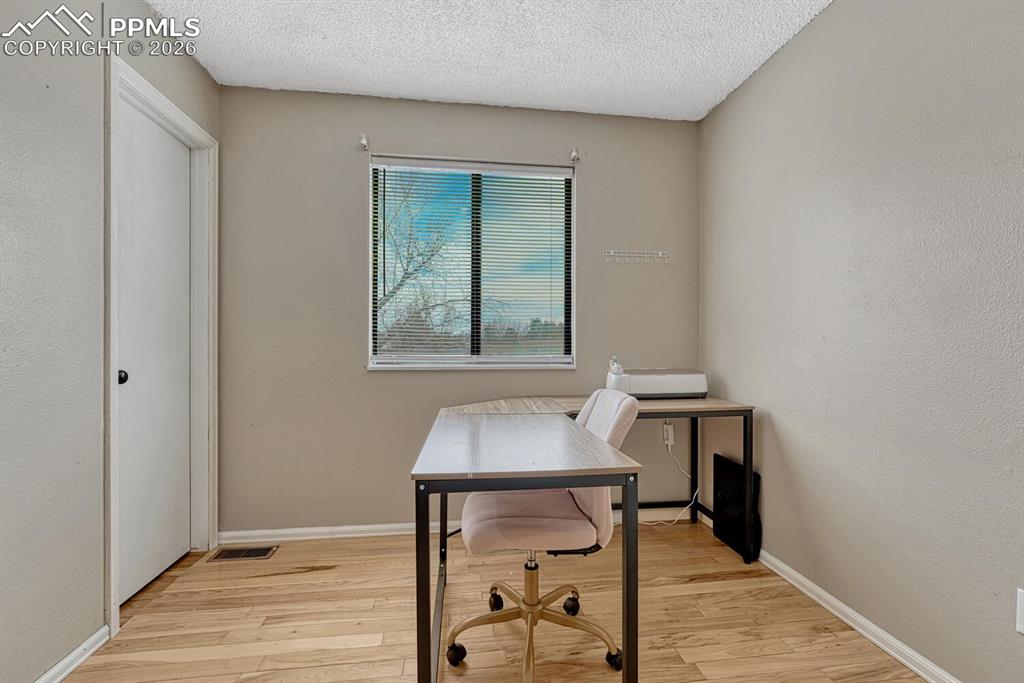 Image 24 of 48: Office