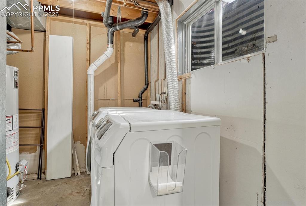 Image 33 of 48: Laundry