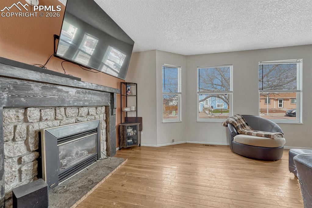 Image 5 of 48: Sitting Room