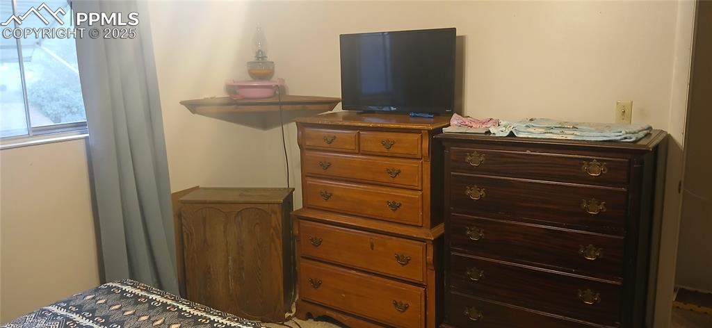 Image 14 of 33: View of bedroom