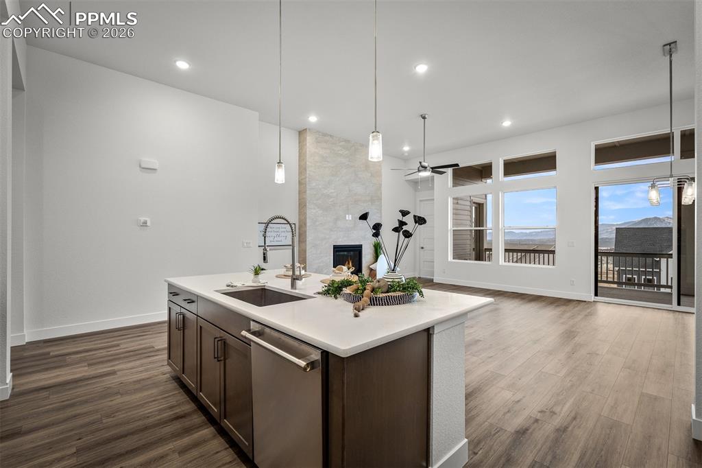 Image 20 of 47: Kitchen