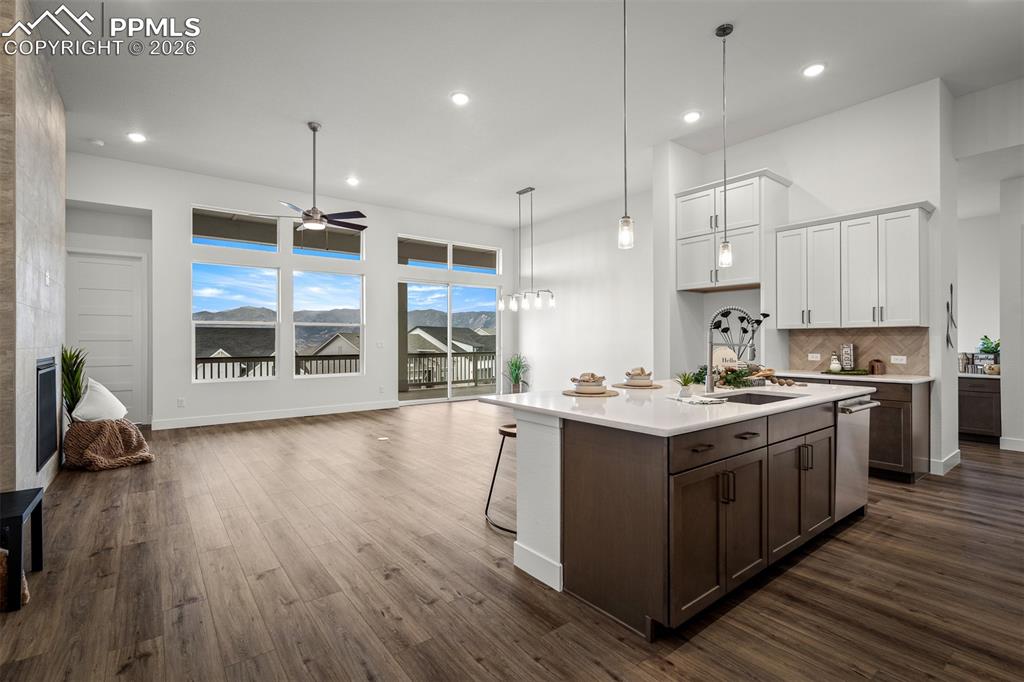 Image 5 of 47: Kitchen