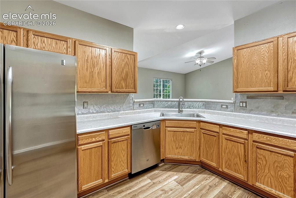 Image 11 of 50: Kitchen