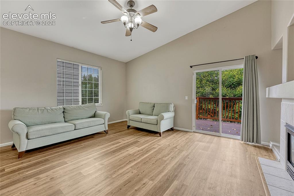 Image 19 of 50: Living Room
