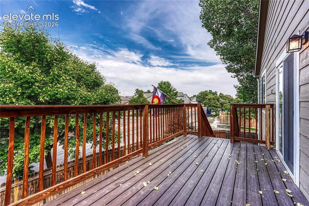 Image 44 of 50: Deck