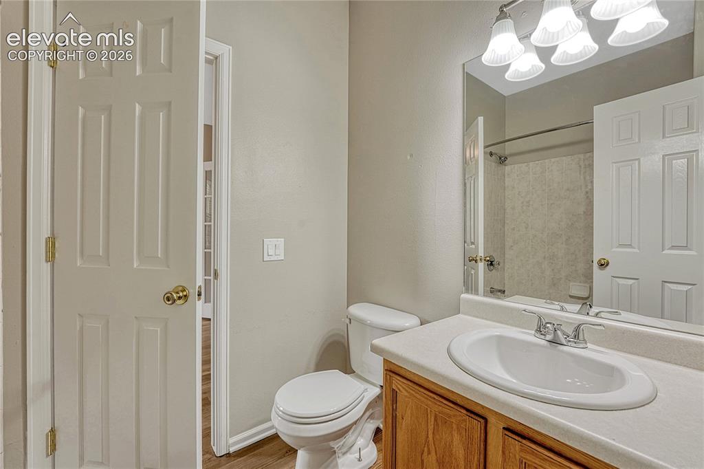 Image 8 of 50: Bathroom