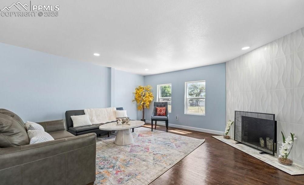 Image 10 of 50: Living Room