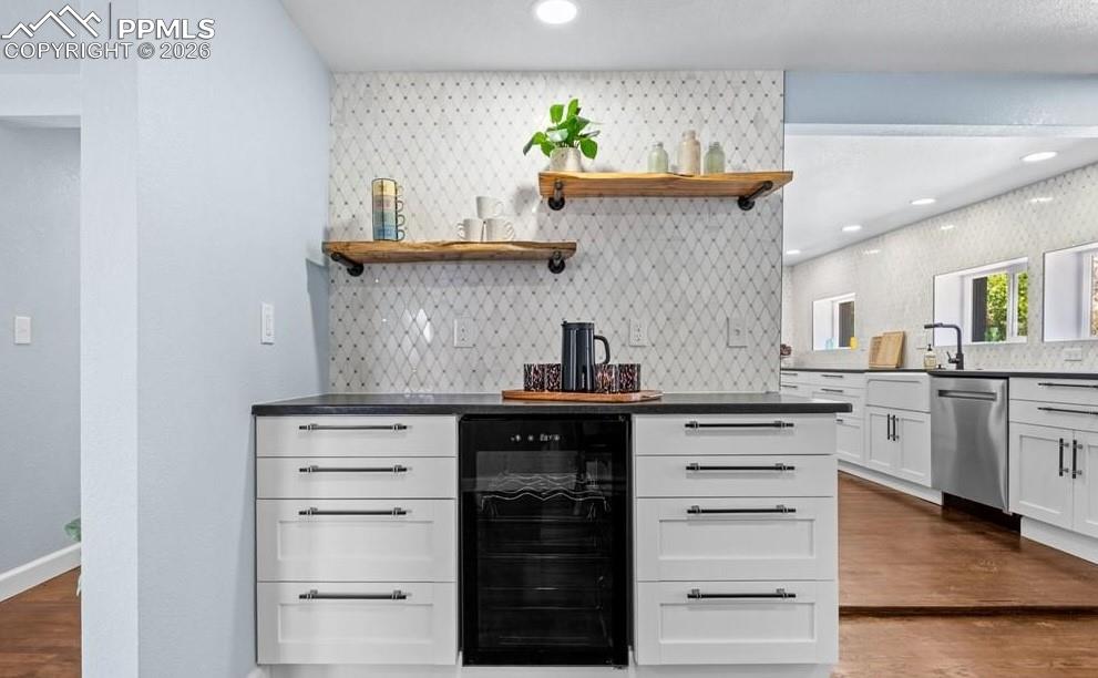 Image 14 of 50: Kitchen