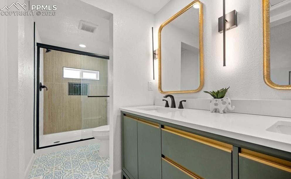 Image 26 of 50: Bathroom