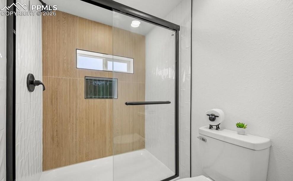 Image 28 of 50: Bathroom