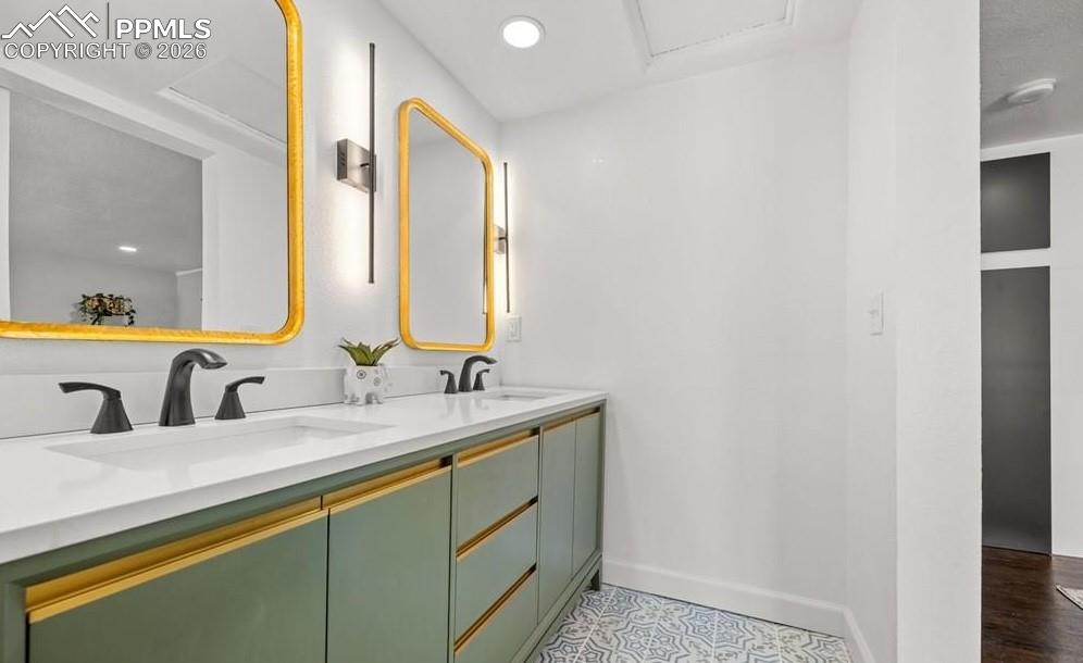 Image 29 of 50: Bathroom