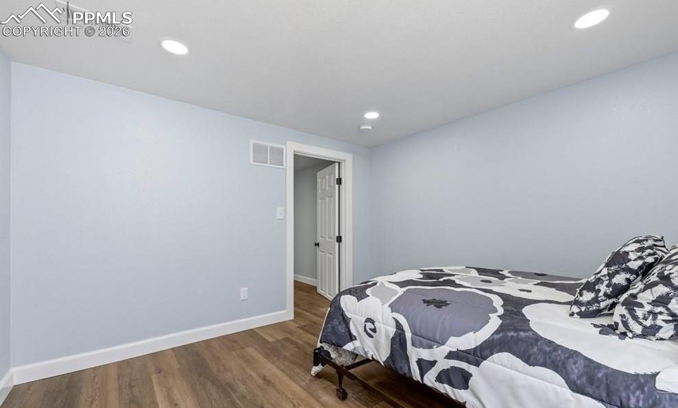 Image 40 of 50: Bedroom