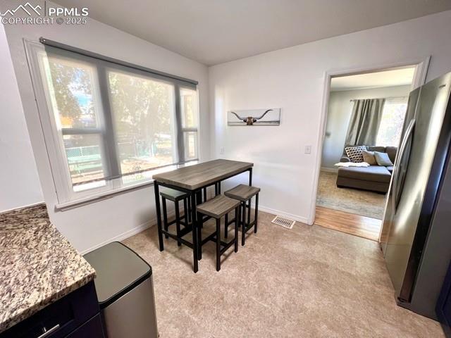 Image 9 of 25: Dining room 