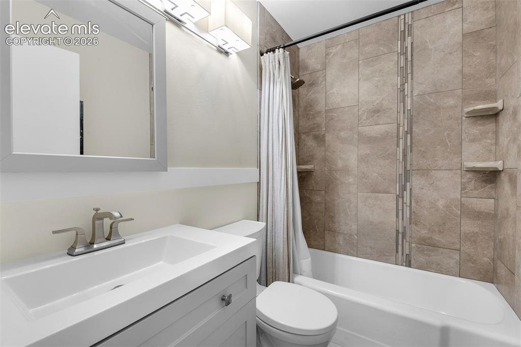 Image 15 of 25: Bathroom