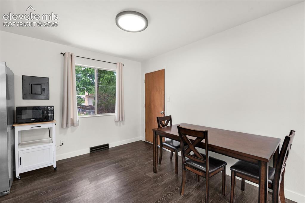 Image 9 of 25: Kitchen