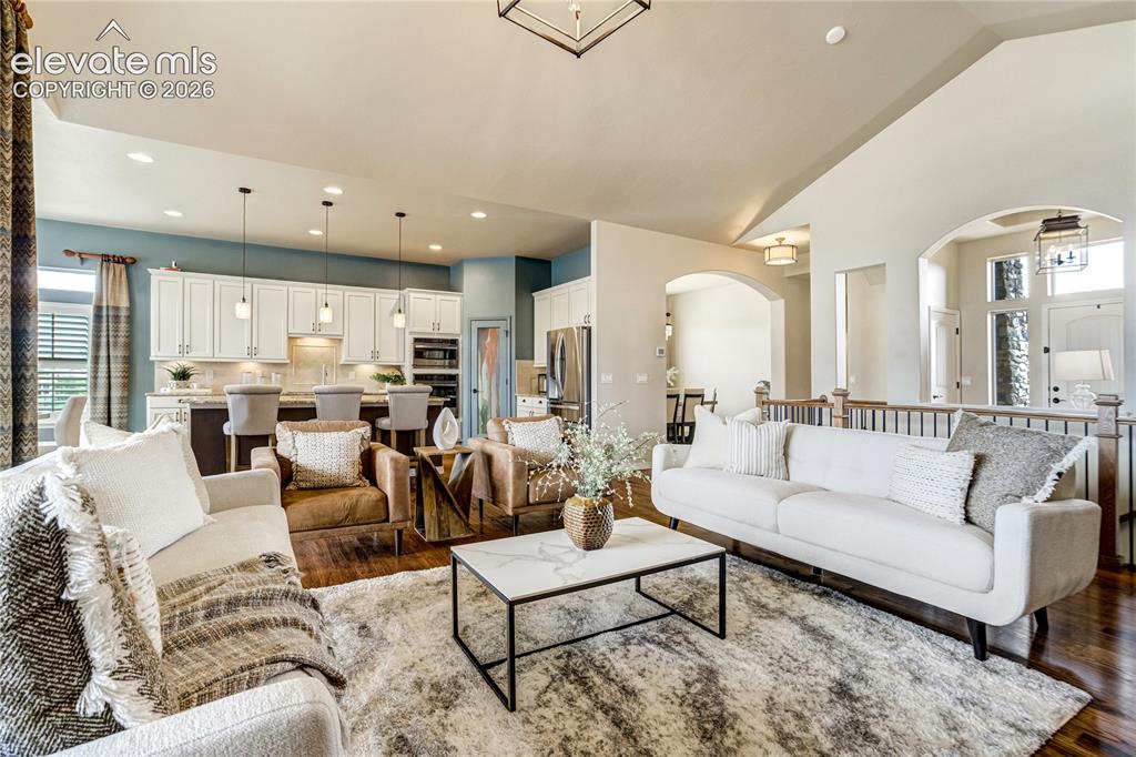 Image 11 of 50: Great Room