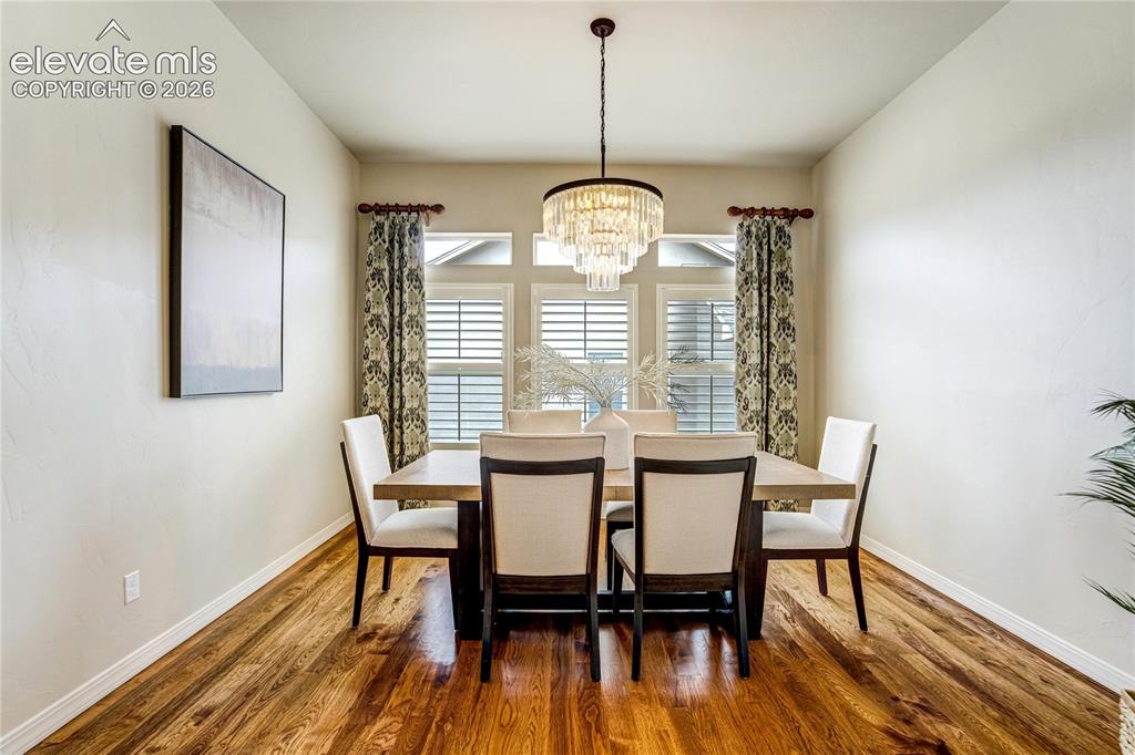 Image 19 of 50: Dining Area