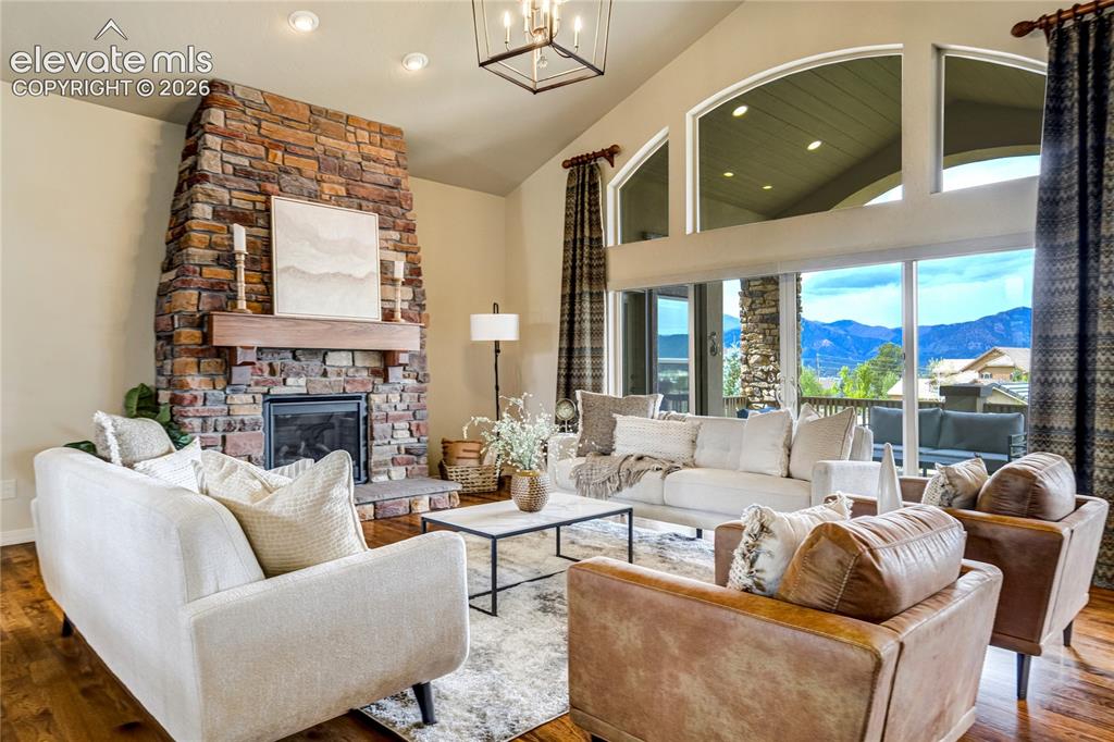 Image 9 of 50: Great Room